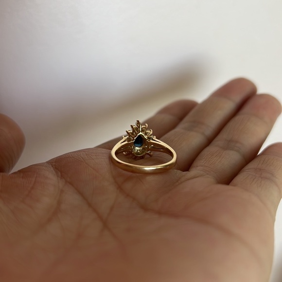 Classy 14k gold sapphire ring - Picture 4 of 9